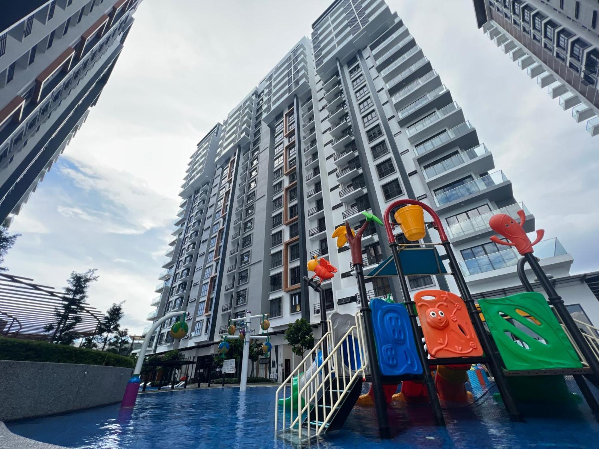 Apartment K Avenue - 2 Bedroom With Privacy Balcony By Akinabalu Family *